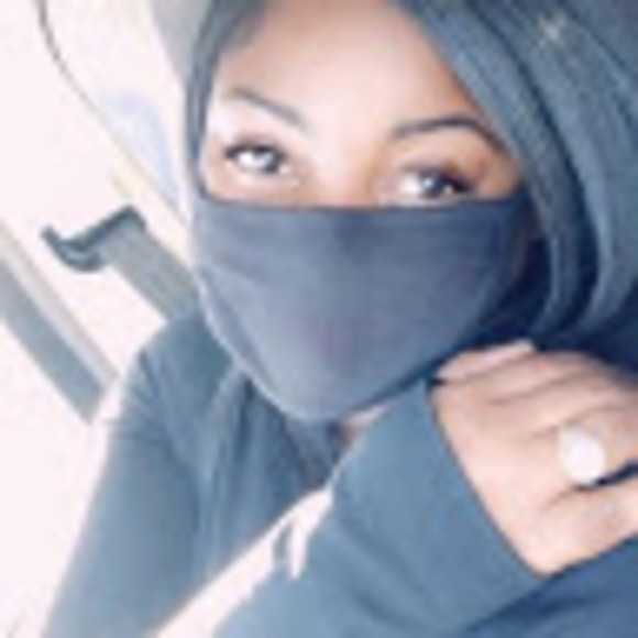 Meet your Posher, Julie - Picture 1 of 1